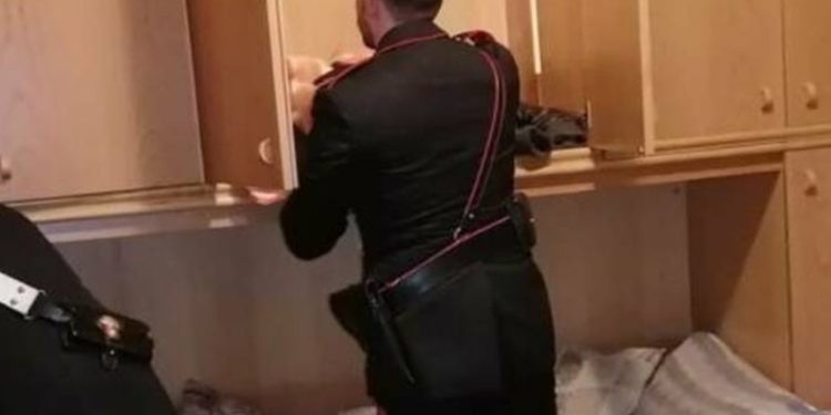Carabinieri Perquisizione Casa
