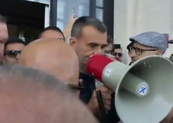 Ex Ilva, La Protesta Dei Lavoratori Arriva A Bari: Sit In Sul Lungomare E Incontro Con Decaro – Video