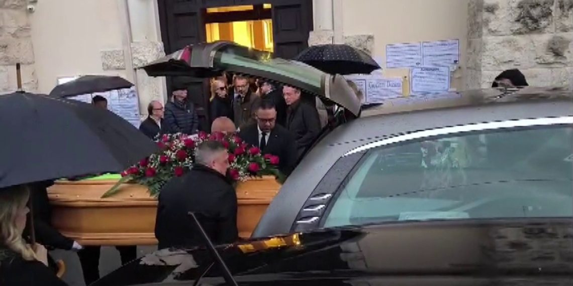 L’ultimo Saluto A Giovanni Decaro, Il Ricordo Di Antonio: “seguiremo I Tuoi Insegnamenti” – Video