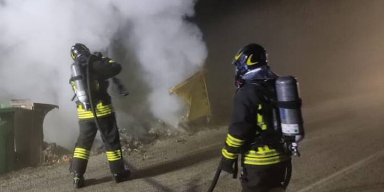 Petardo Incendio Cassonetto